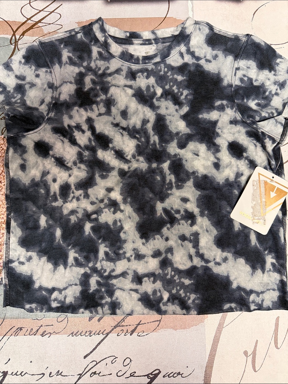 Yogasmoga Tie-Dye Short Sleeve Tee - Black/Grey. 🆕